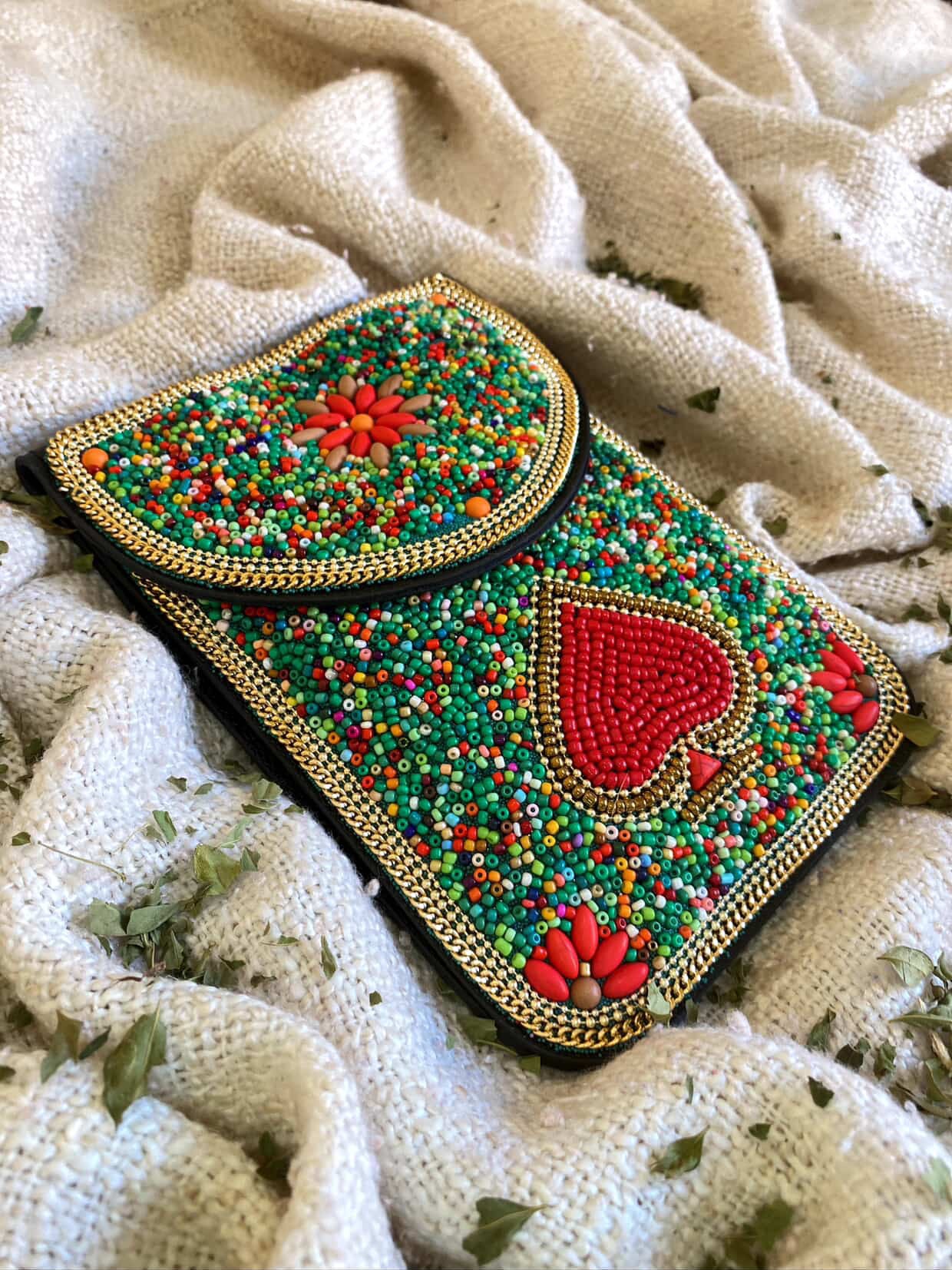 Bolso de lujo elaborado artesanalmente con piel auténtica y ágata.